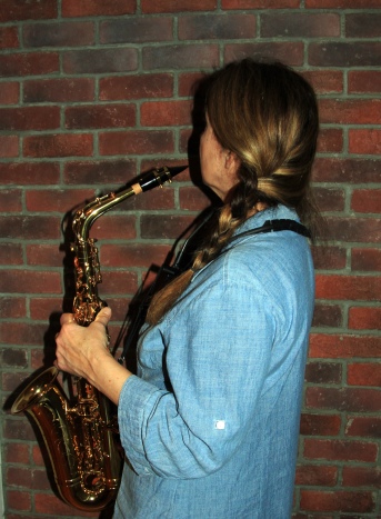Josée au saxophone (2).jpg